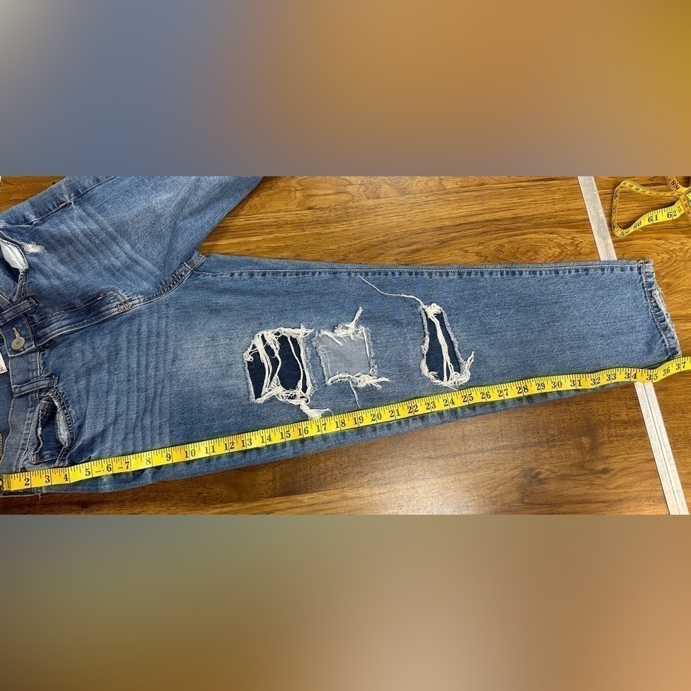Sol Distressed Cut Out Curvy Mom Jeans High Rise Junior’s Size 7/28W - Picture 7 of 11